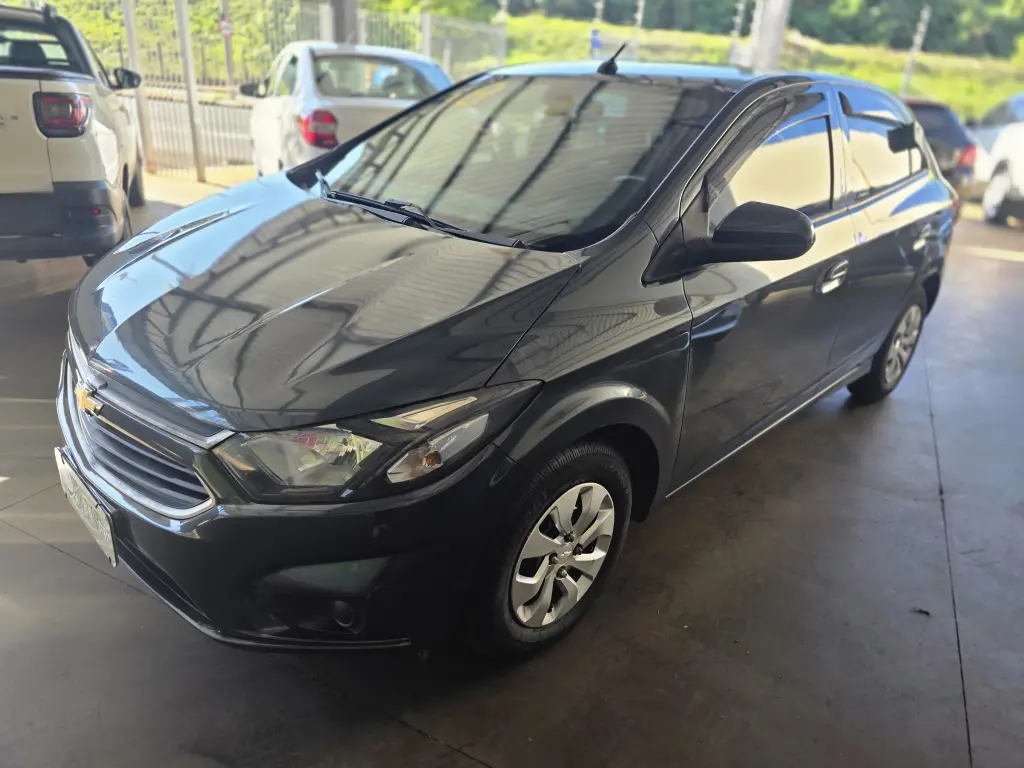 CHEVROLET Onix Hatch - Foto