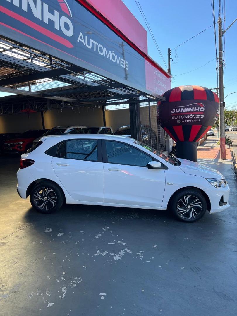 CHEVROLET Onix Hatch - Foto