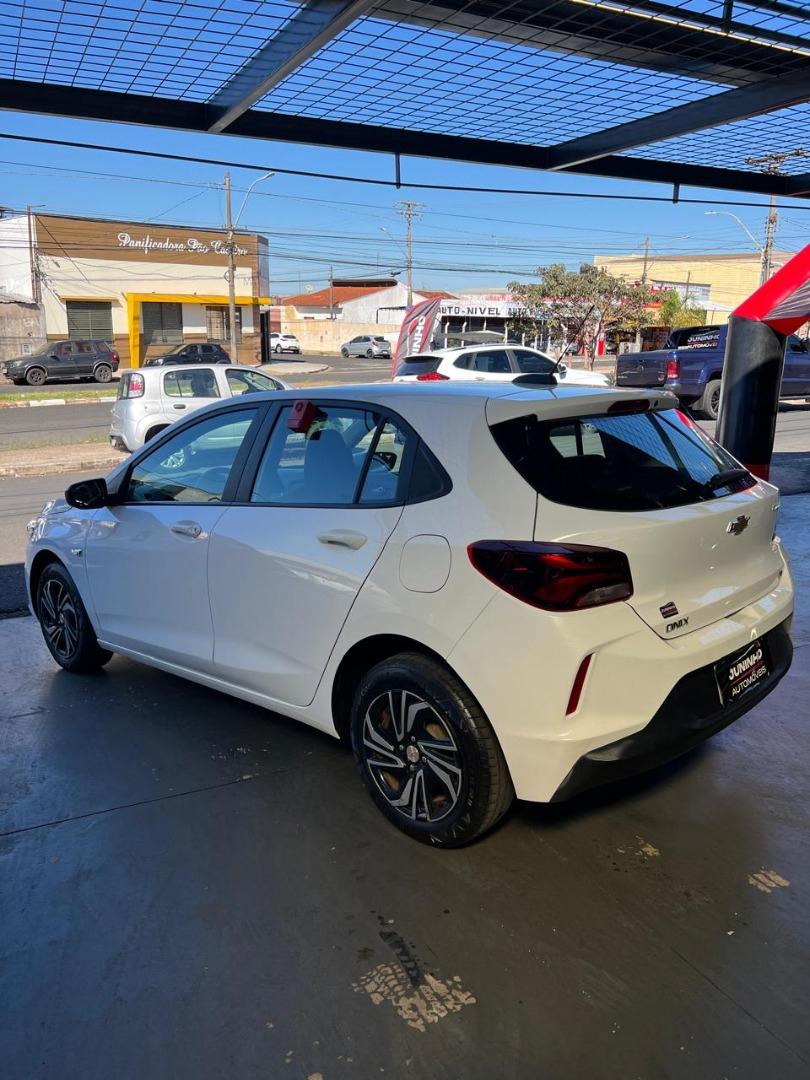 CHEVROLET Onix Hatch - Foto