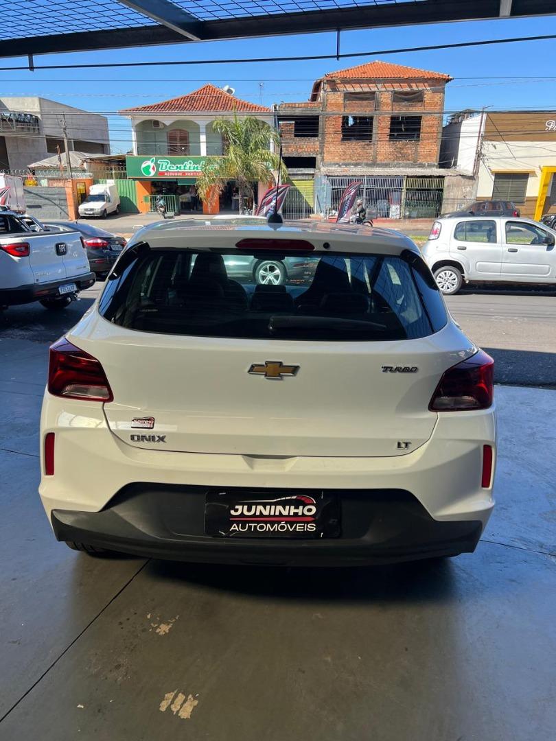 CHEVROLET Onix Hatch - Foto