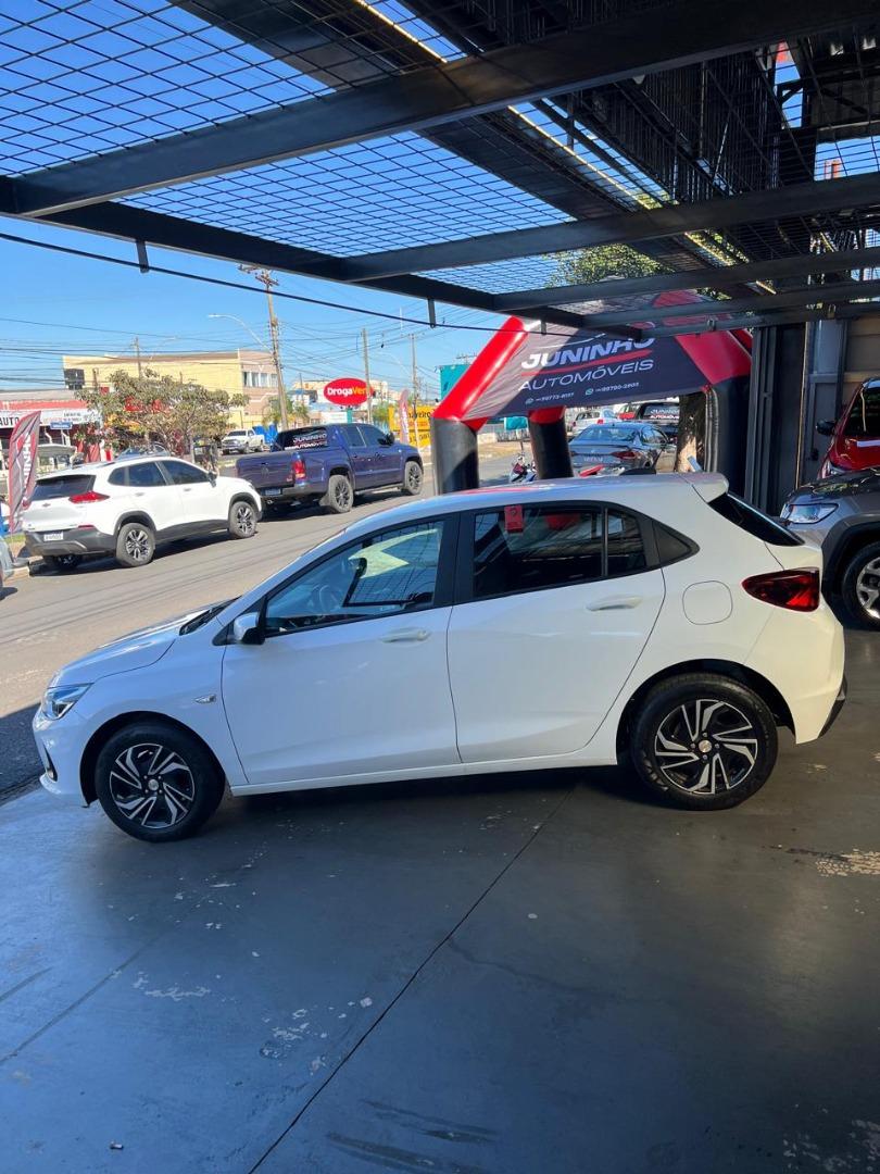 CHEVROLET Onix Hatch - Foto