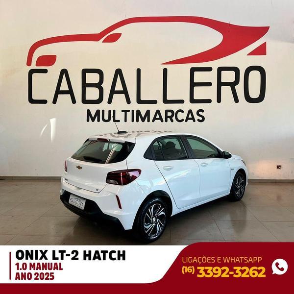 CHEVROLET Onix Hatch - Foto
