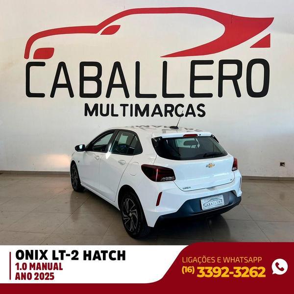 CHEVROLET Onix Hatch - Foto