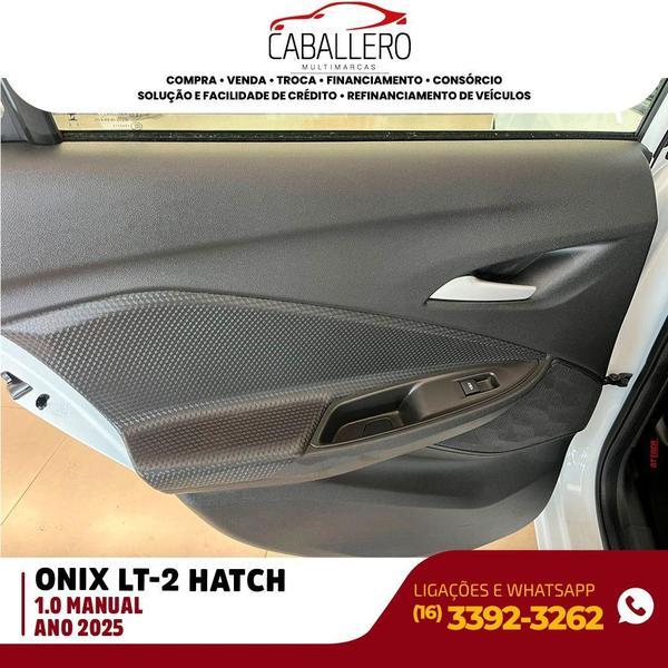 CHEVROLET Onix Hatch - Foto