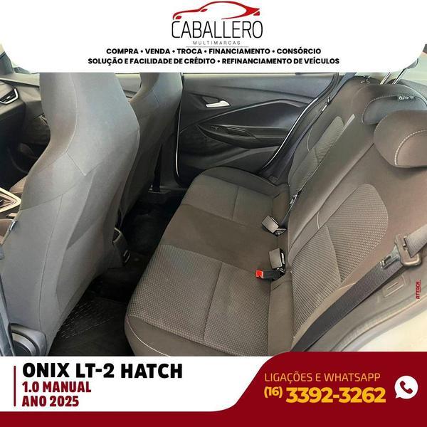 CHEVROLET Onix Hatch - Foto