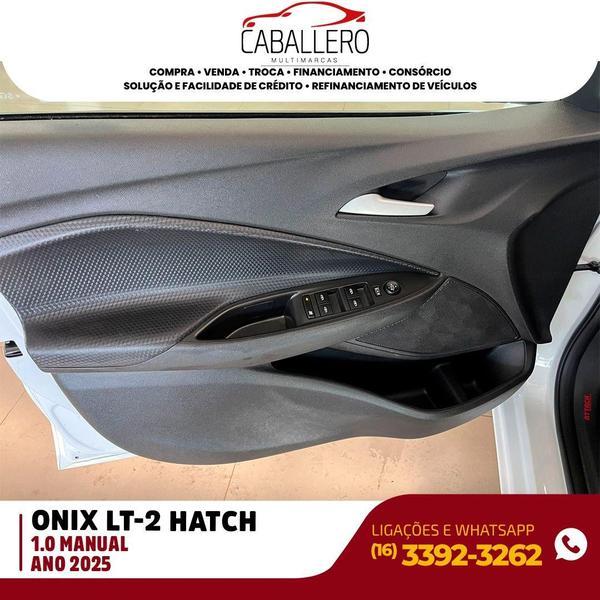 CHEVROLET Onix Hatch - Foto