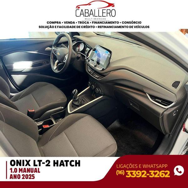 CHEVROLET Onix Hatch - Foto