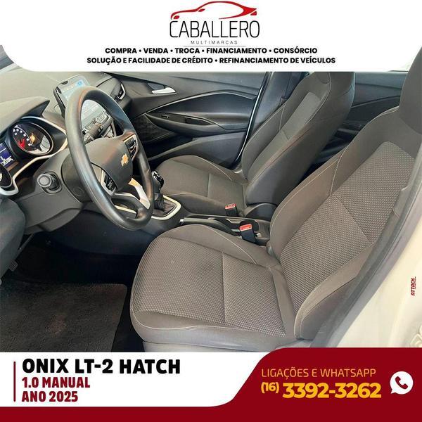 CHEVROLET Onix Hatch - Foto