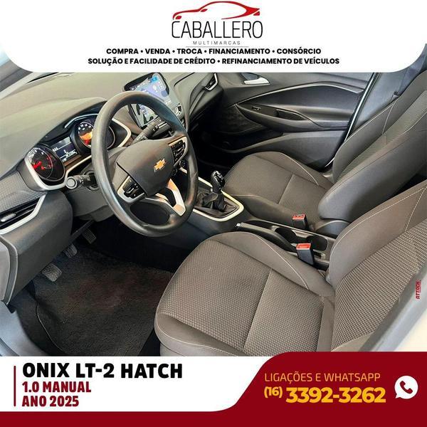 CHEVROLET Onix Hatch - Foto