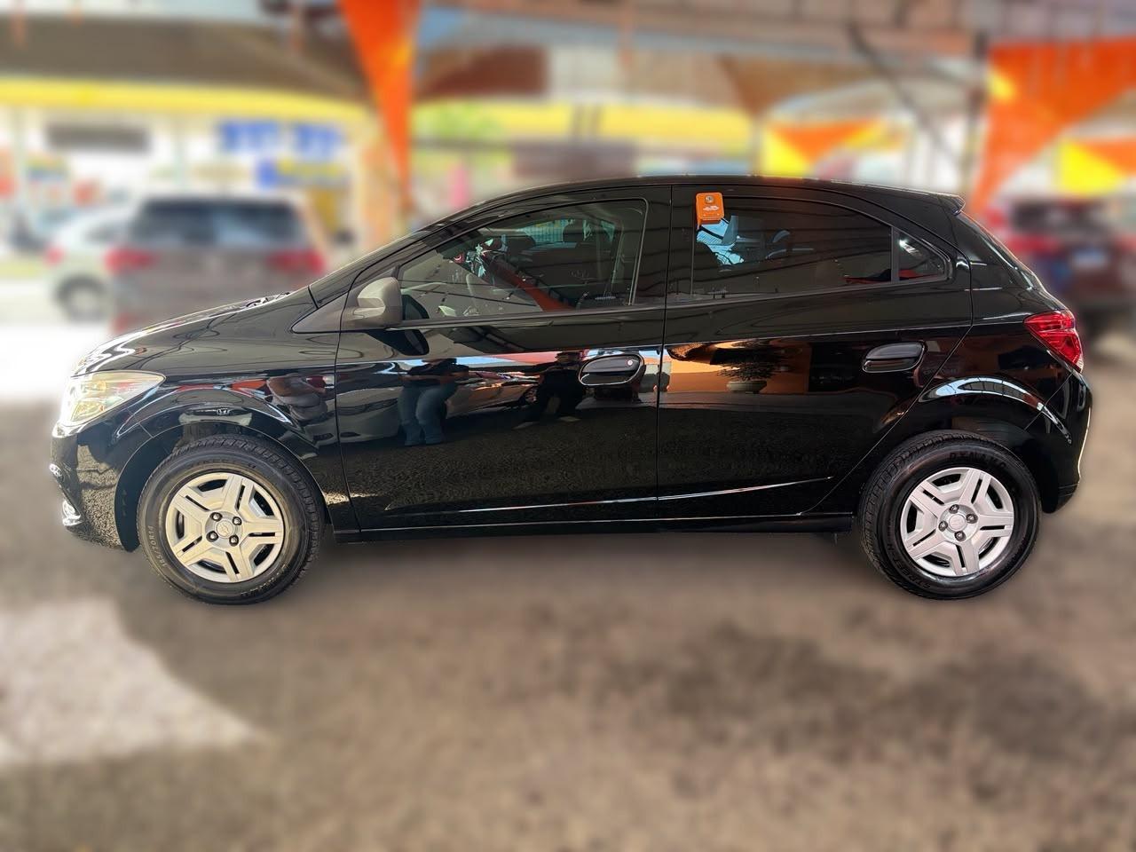 CHEVROLET Onix Hatch - Foto