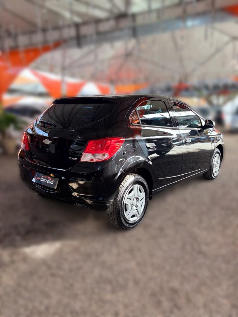 CHEVROLET Onix Hatch - Foto