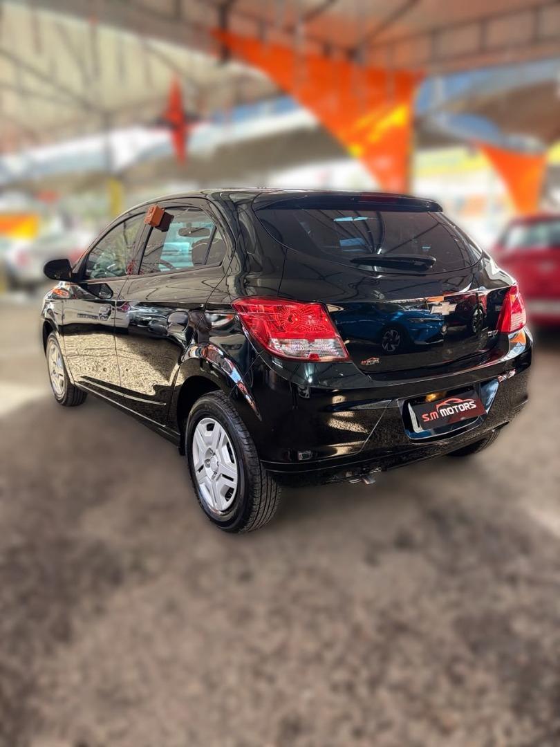 CHEVROLET Onix Hatch - Foto