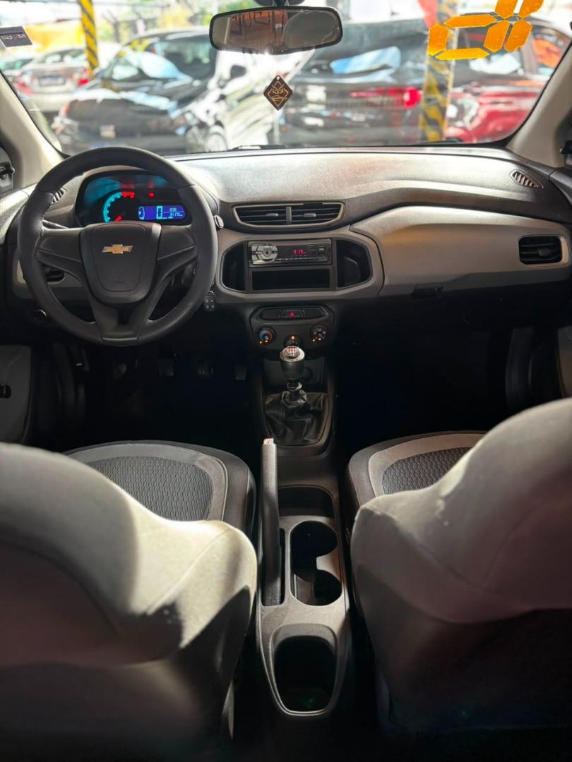 CHEVROLET Onix Hatch - Foto