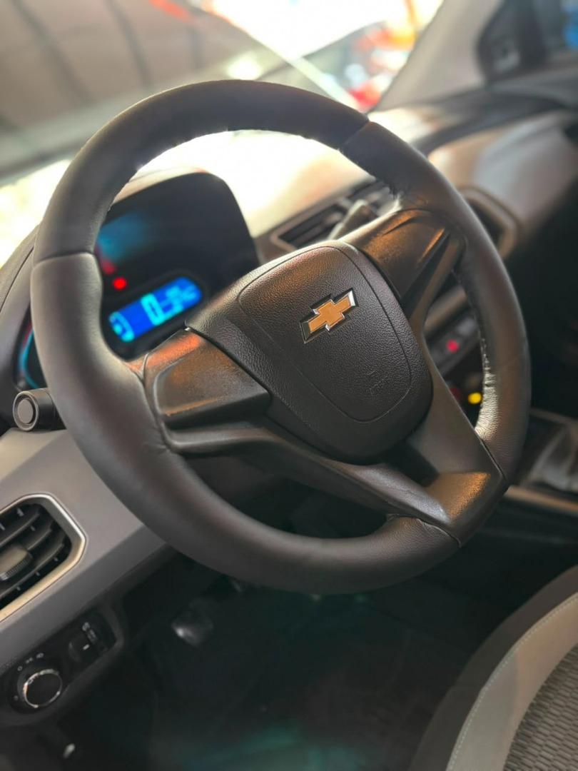 CHEVROLET Onix Hatch - Foto