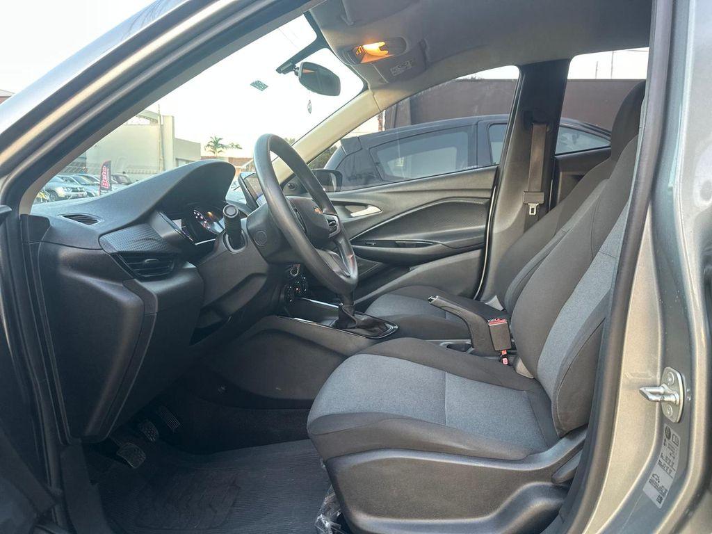CHEVROLET Onix Hatch - Foto