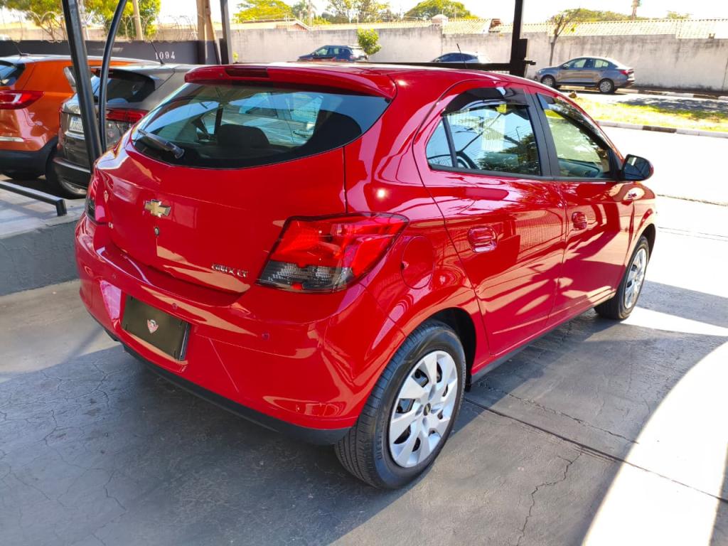 CHEVROLET Onix Hatch - Foto