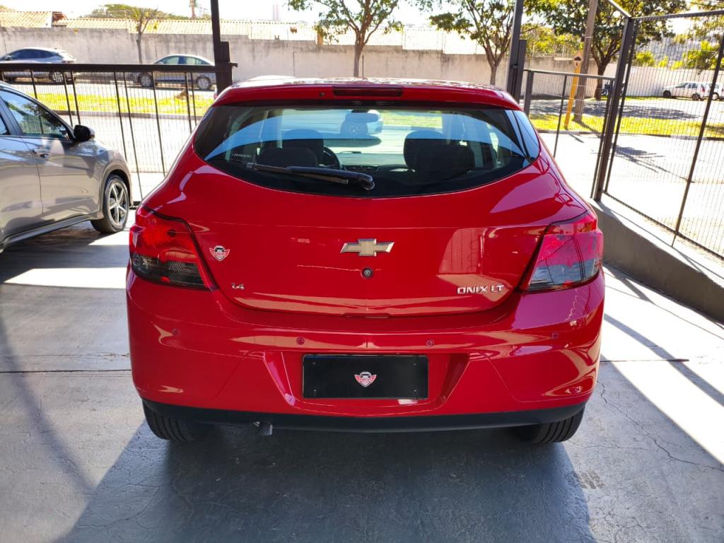 CHEVROLET Onix Hatch - Foto