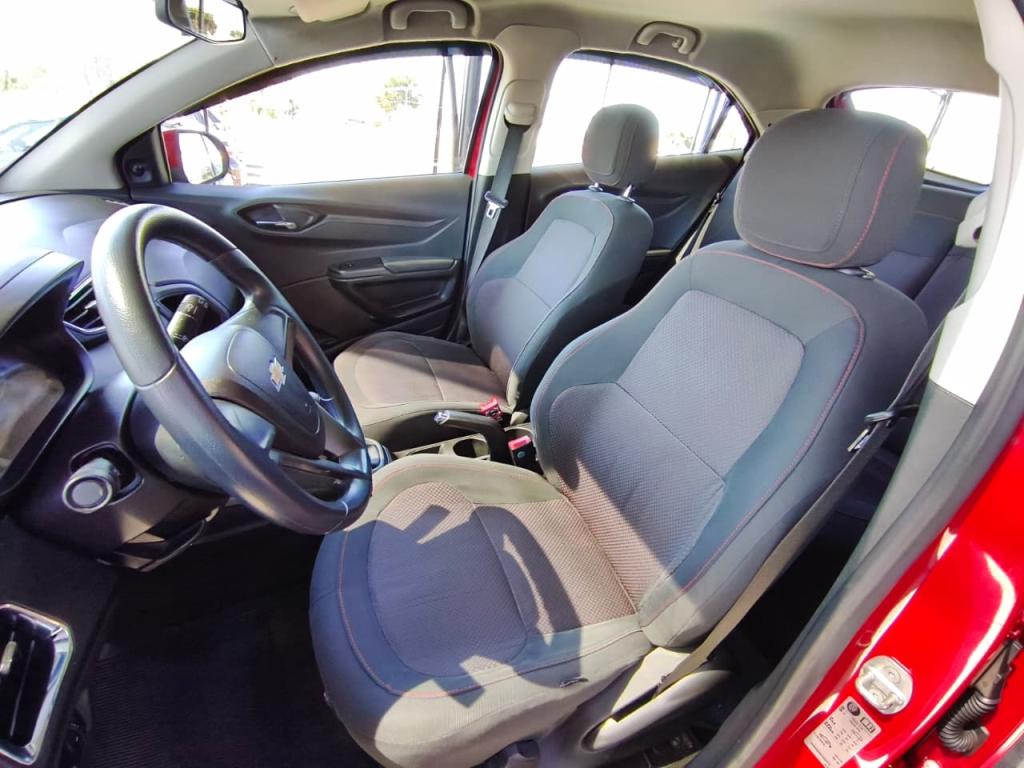 CHEVROLET Onix Hatch - Foto