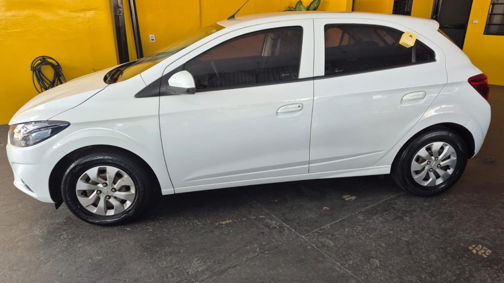 CHEVROLET Onix Hatch - Foto