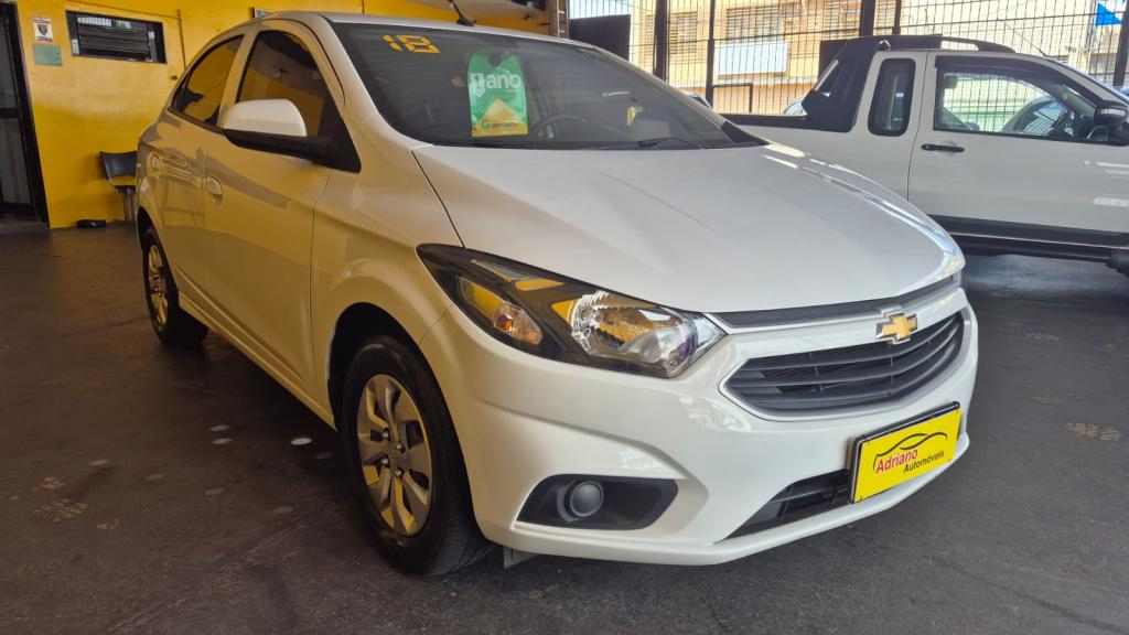 CHEVROLET Onix Hatch - Foto