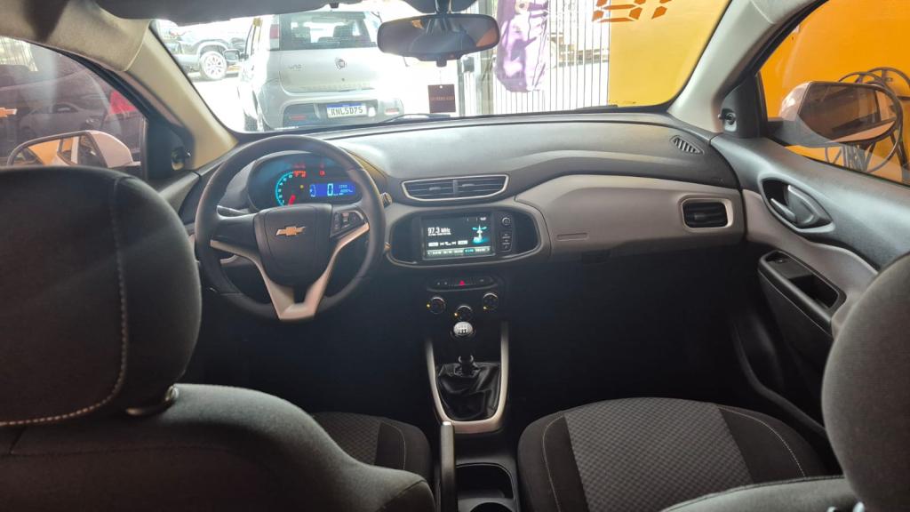 CHEVROLET Onix Hatch - Foto