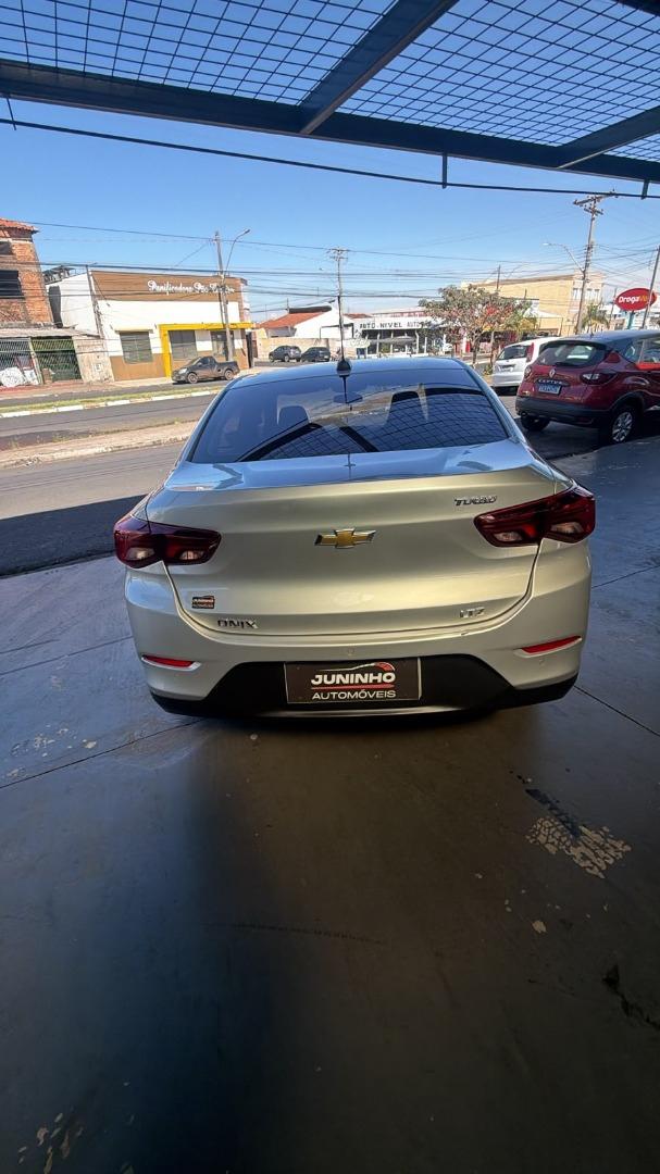 CHEVROLET Onix Hatch - Foto
