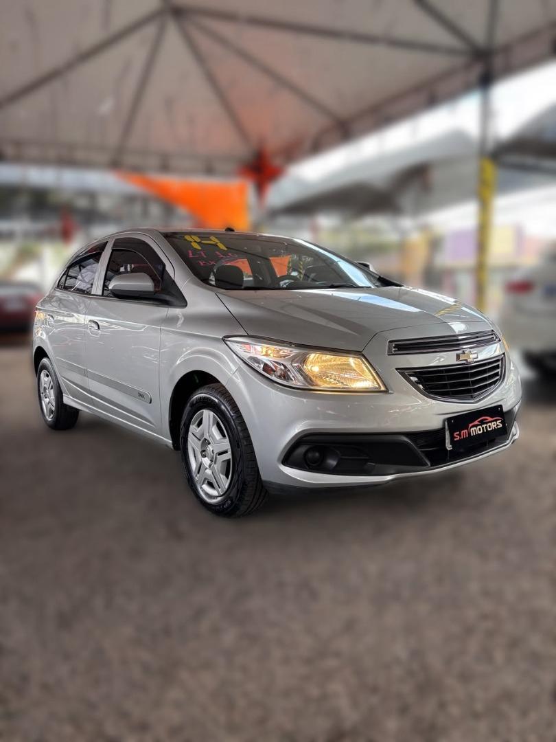 CHEVROLET Onix Hatch - Foto