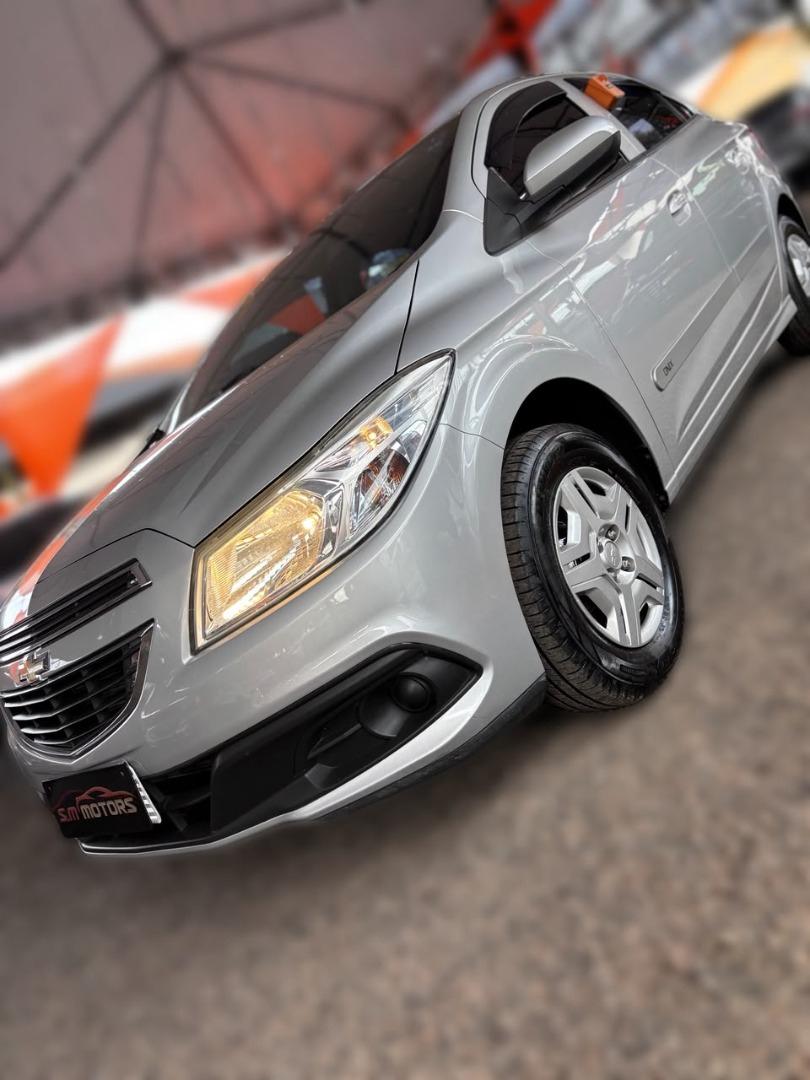 CHEVROLET Onix Hatch - Foto