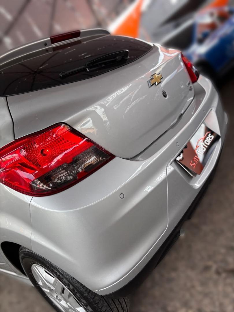 CHEVROLET Onix Hatch - Foto