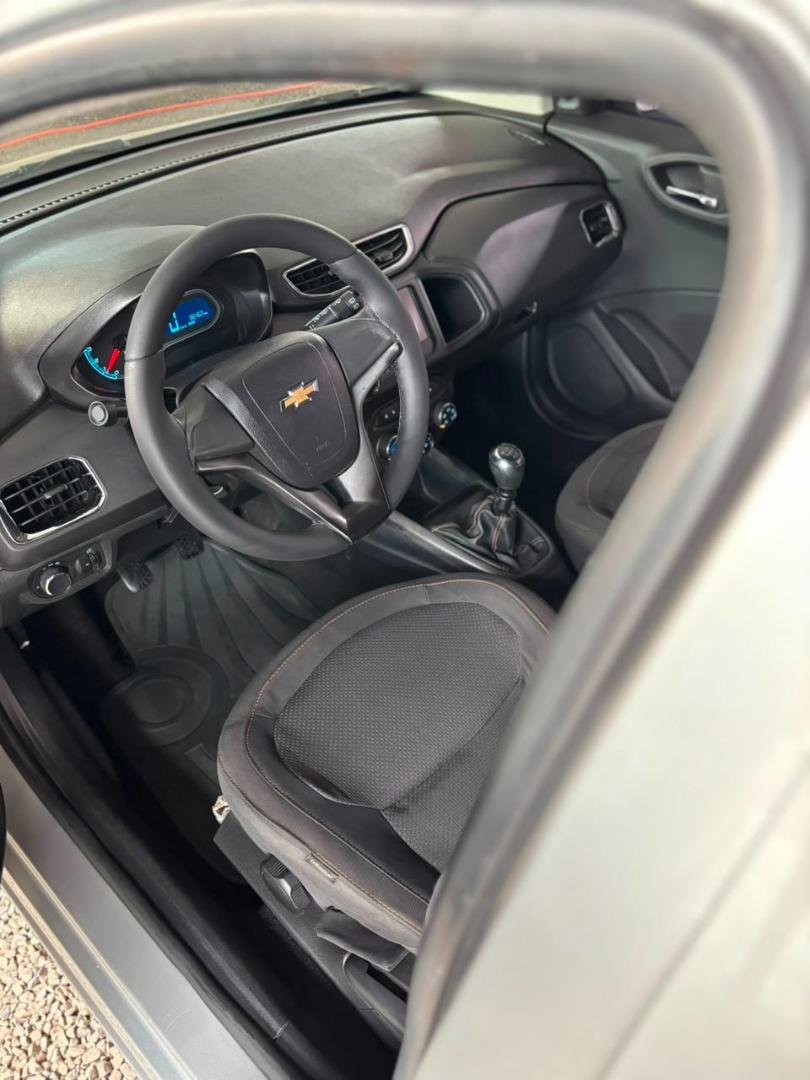 CHEVROLET Onix Hatch - Foto