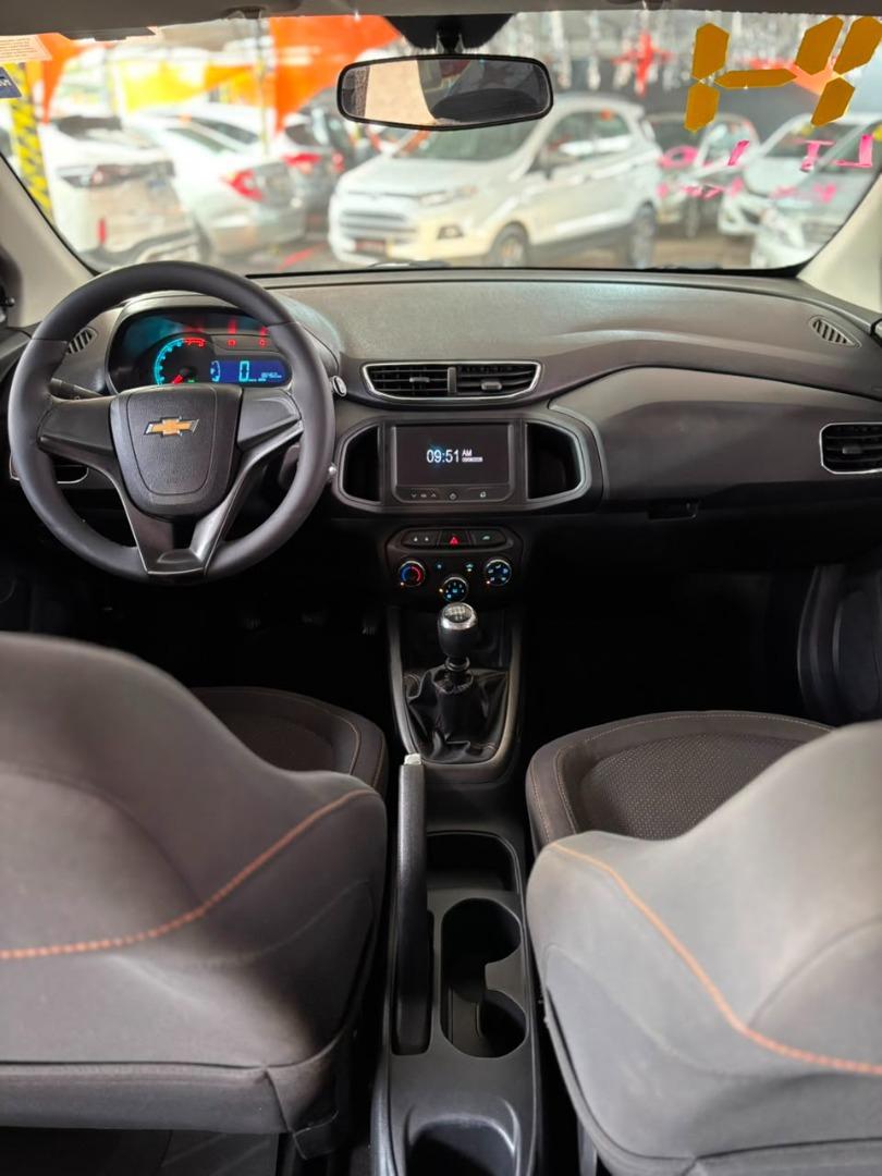 CHEVROLET Onix Hatch - Foto