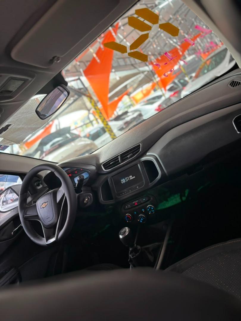 CHEVROLET Onix Hatch - Foto