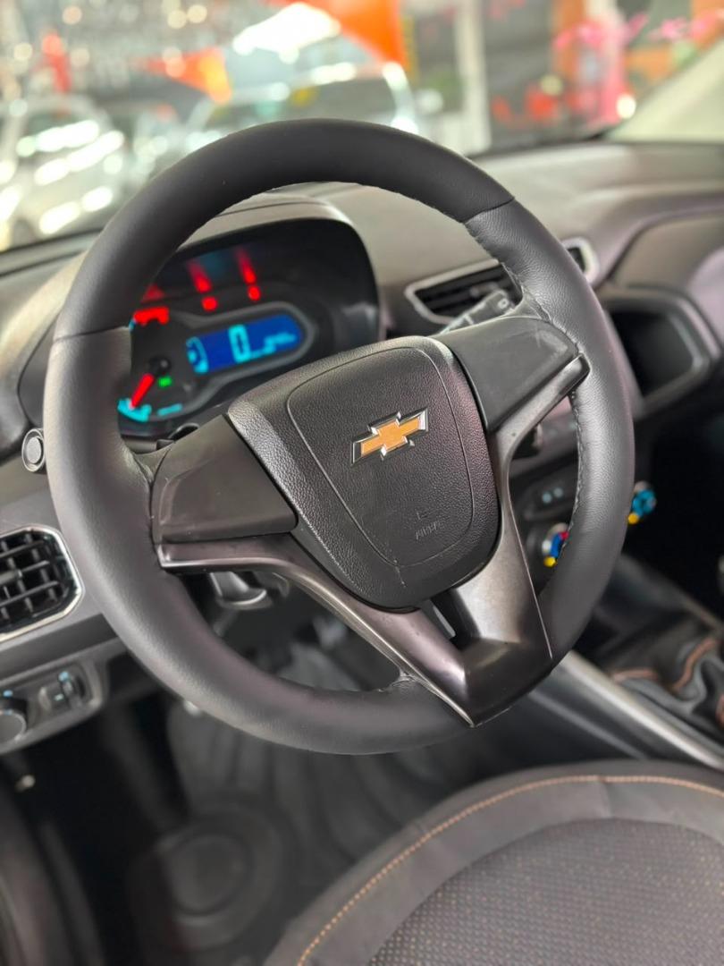 CHEVROLET Onix Hatch - Foto