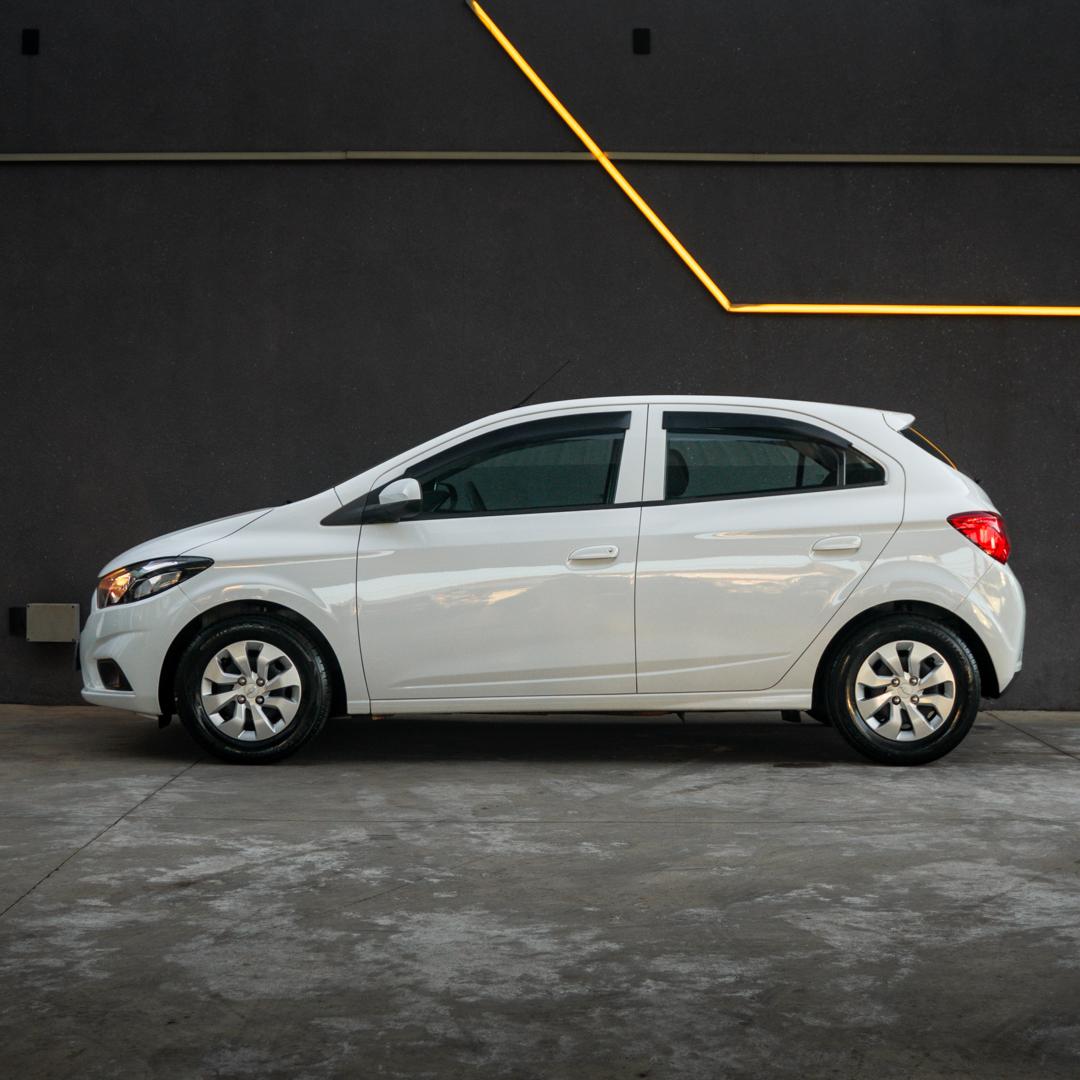 CHEVROLET Onix Hatch - Foto