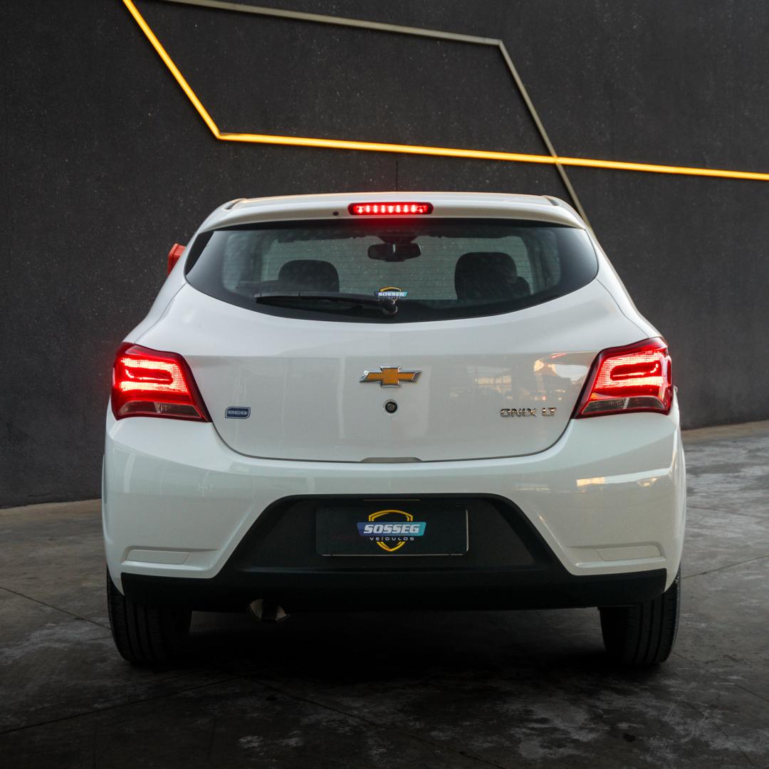 CHEVROLET Onix Hatch - Foto