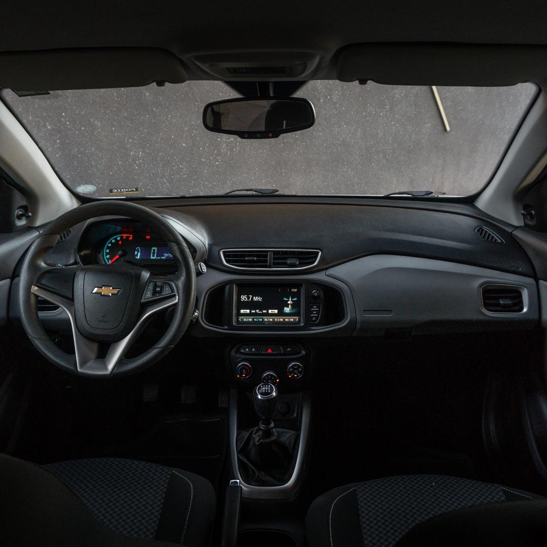CHEVROLET Onix Hatch - Foto