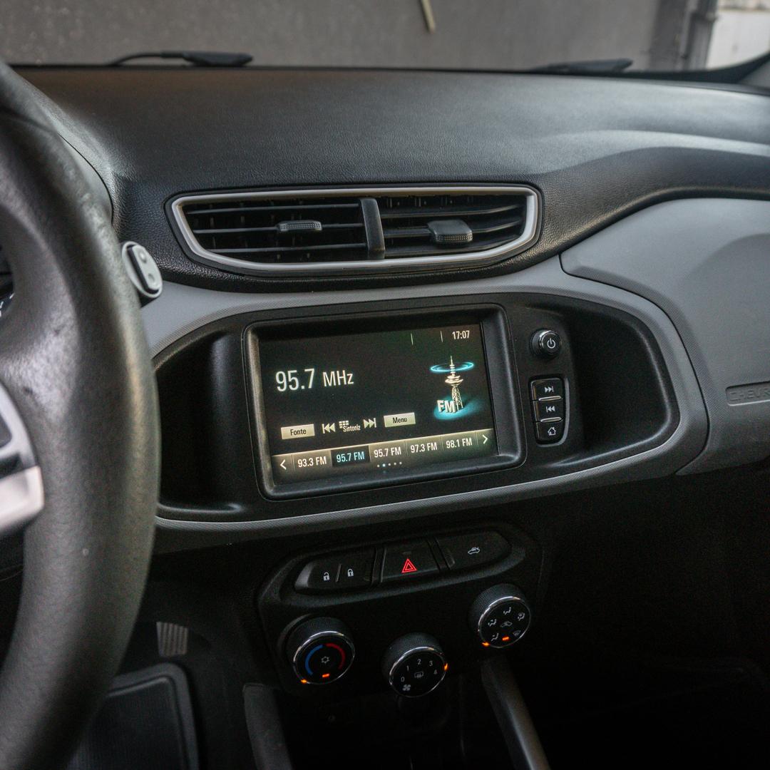 CHEVROLET Onix Hatch - Foto