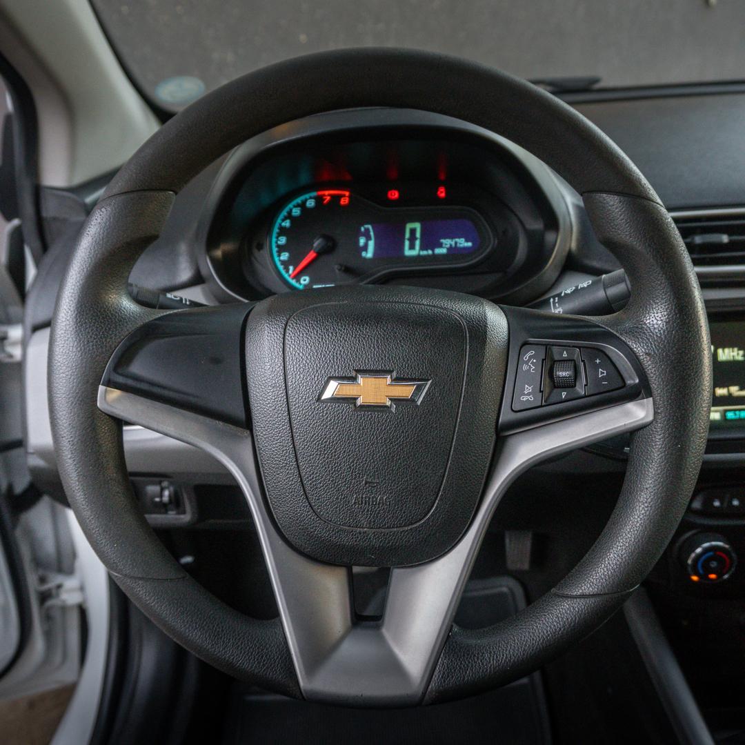 CHEVROLET Onix Hatch - Foto