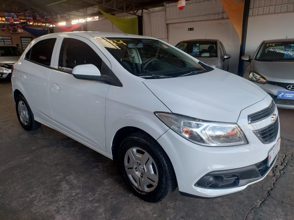 CHEVROLET Onix Hatch - Foto