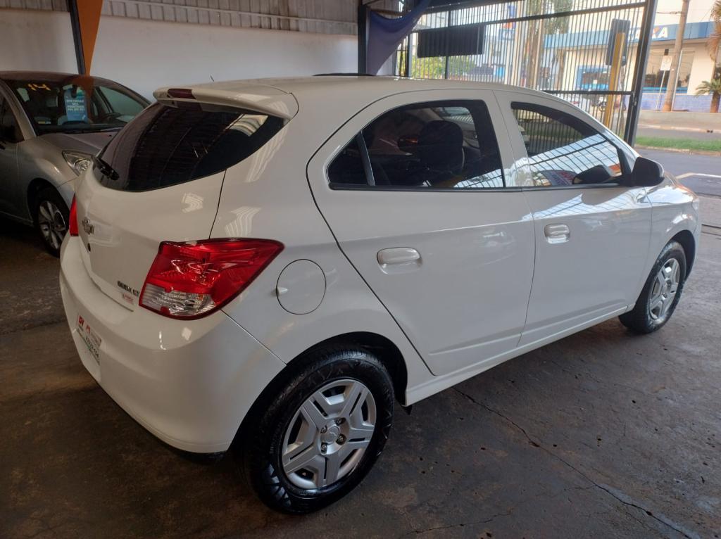 CHEVROLET Onix Hatch - Foto