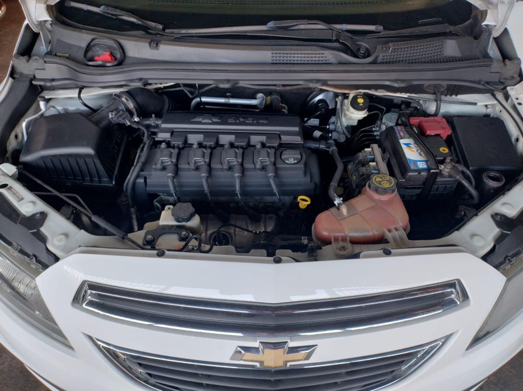 CHEVROLET Onix Hatch - Foto
