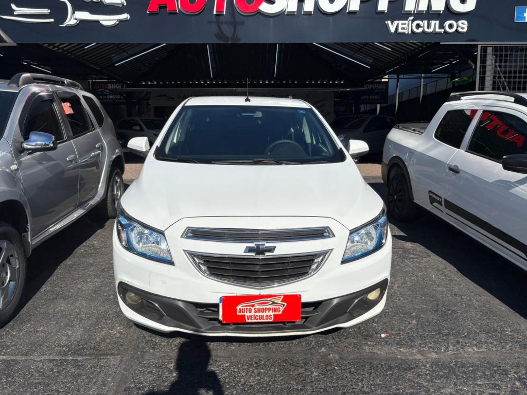 CHEVROLET Onix Hatch - Foto
