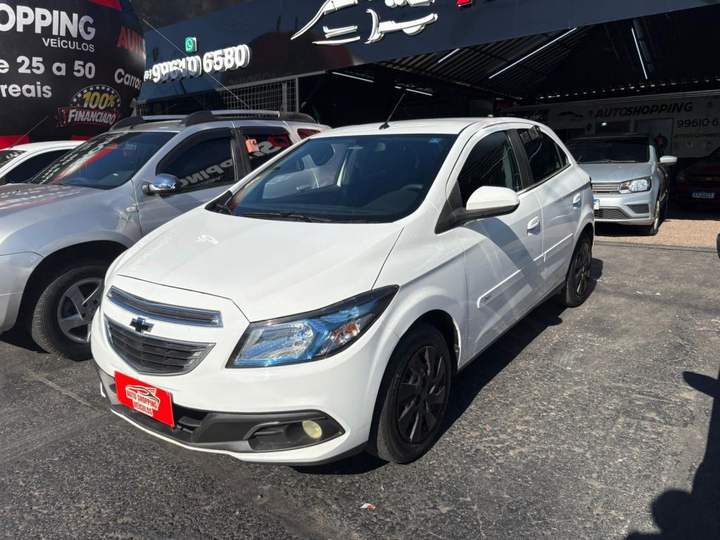 CHEVROLET Onix Hatch - Foto