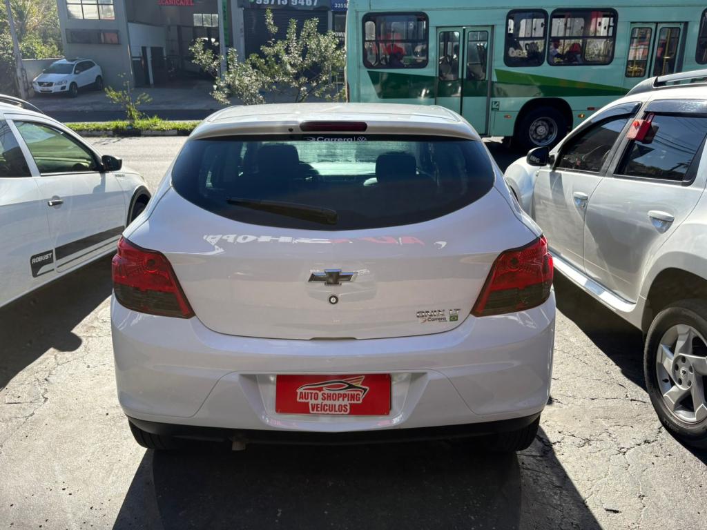 CHEVROLET Onix Hatch - Foto