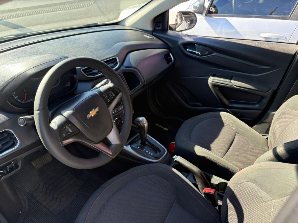 CHEVROLET Onix Hatch - Foto