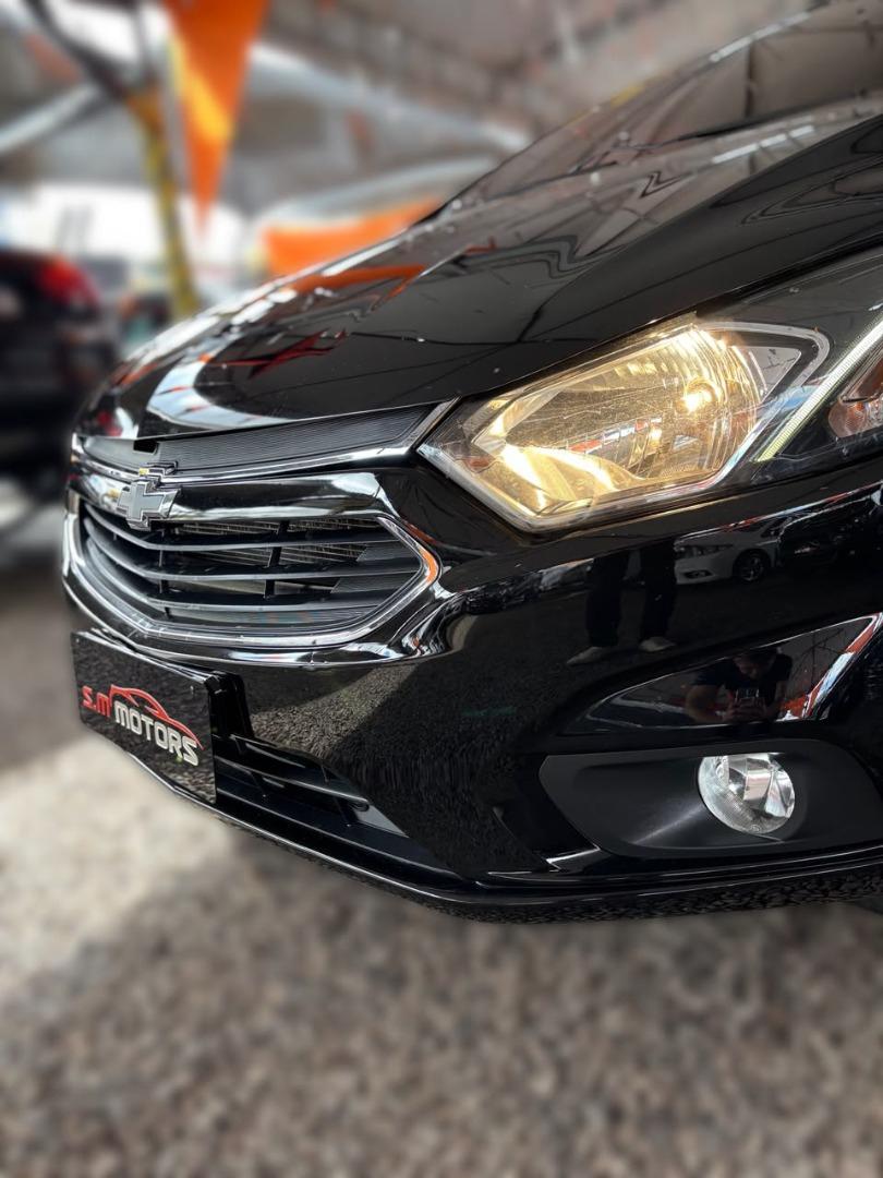 CHEVROLET Onix Hatch - Foto