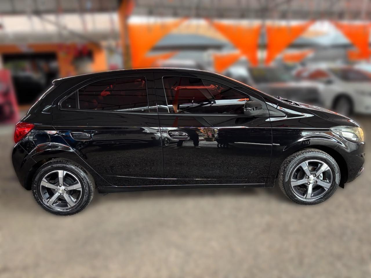 CHEVROLET Onix Hatch - Foto