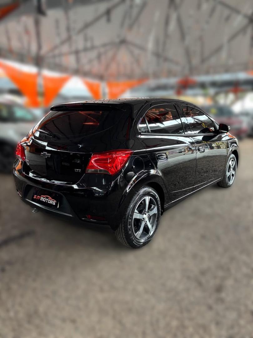 CHEVROLET Onix Hatch - Foto