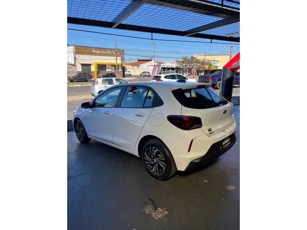 CHEVROLET Onix Hatch - Foto