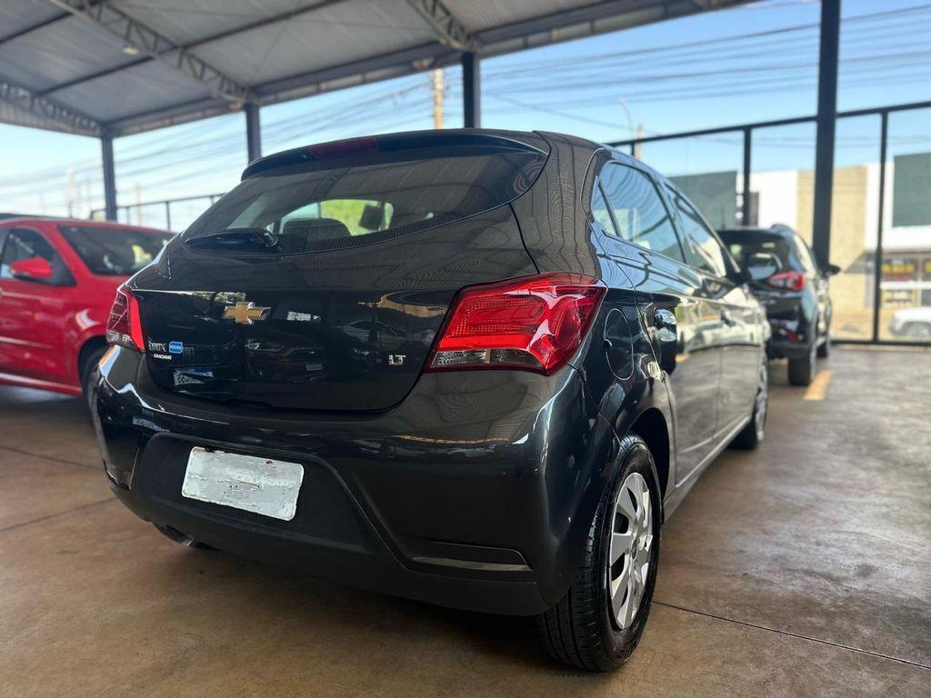 CHEVROLET Onix Hatch - Foto
